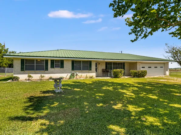 713 E Pace St, Frost, TX 76641