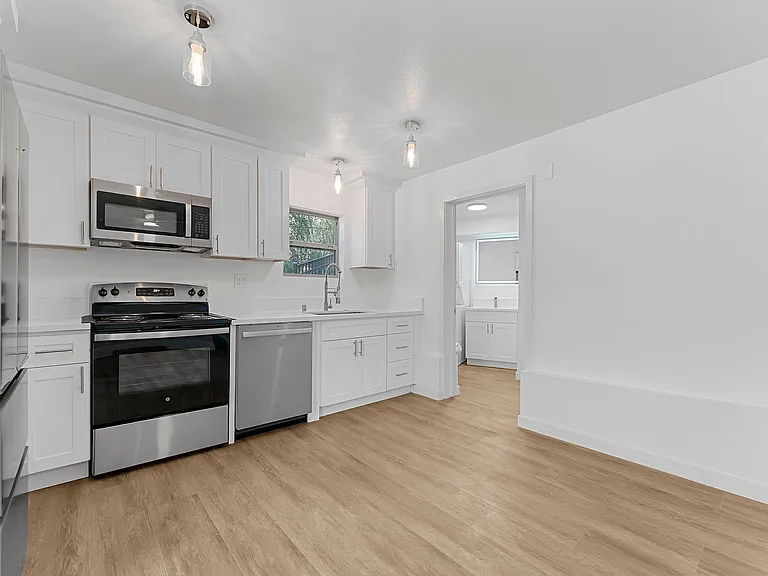 3212 Hamilton Way #10 — Photo 5