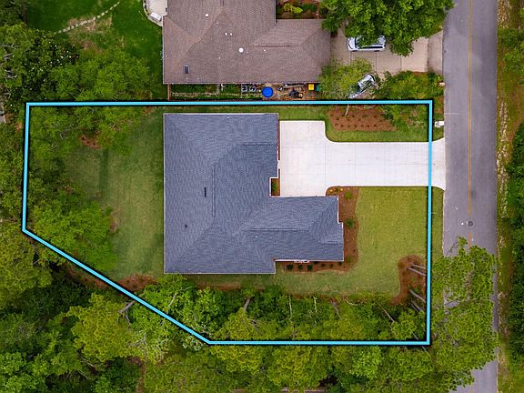 5th image of 1628 Oakmont Cir