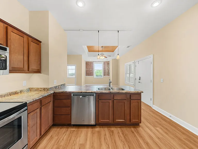 53 E Main St — Photo 10