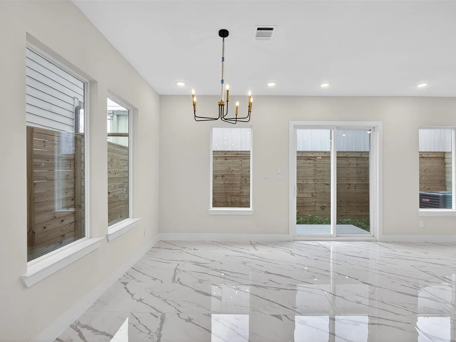 3 bed, 2.5 bath, 2063 sqft, $2,450 — Photo 3