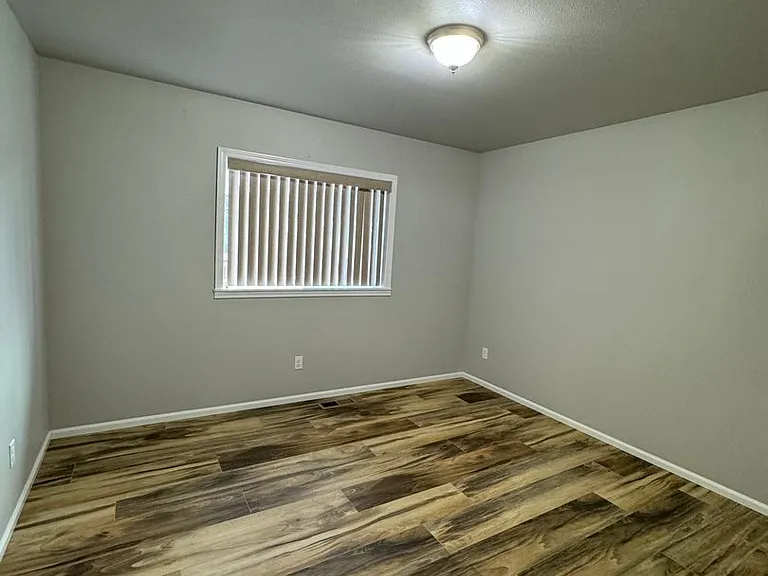 207 Addison Ave — Photo 12