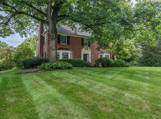 196 Lookout Dr, Oakwood, OH 45419