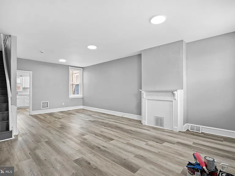 3902 N Fairhill St — Photo 3