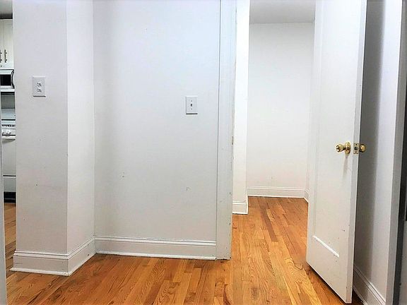 5th image of 33 Crooke Ave APT 1E