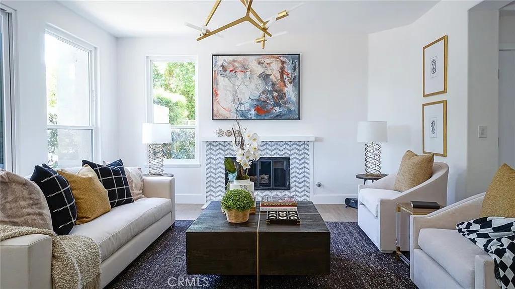 3 bed, 2557 sqft, $13,000 — Photo 2
