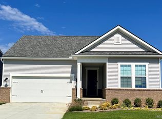 5326 Paisley Cir, Milford, MI 48381