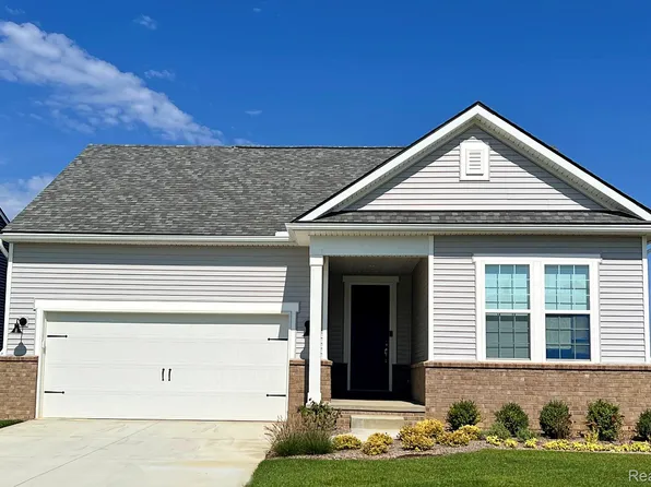 5326 Paisley Cir, Milford, MI 48381