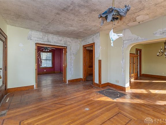 5th image of 117 S Main St