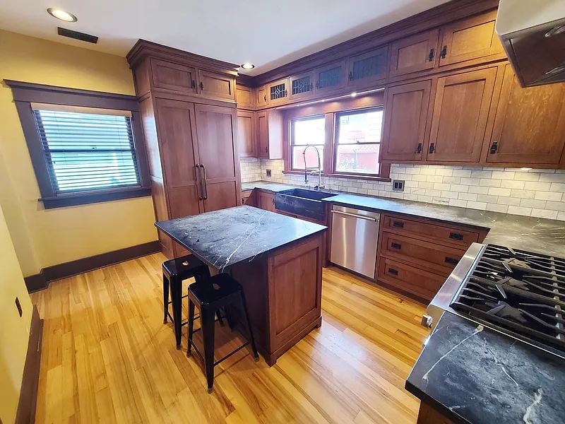 3 bed, 1.5 bath, 2056 sqft, $5,300 — Photo 4