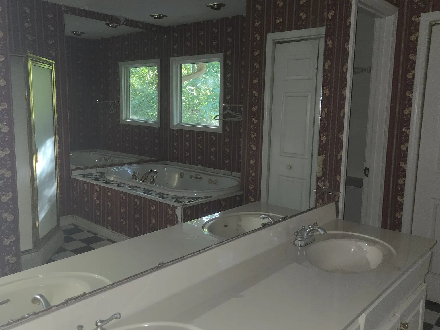 4 bed, 3.5 bath, 2300 sqft, $2,300 — Photo 2