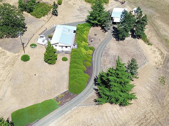 3rd image of 141 Mountainspring Ln