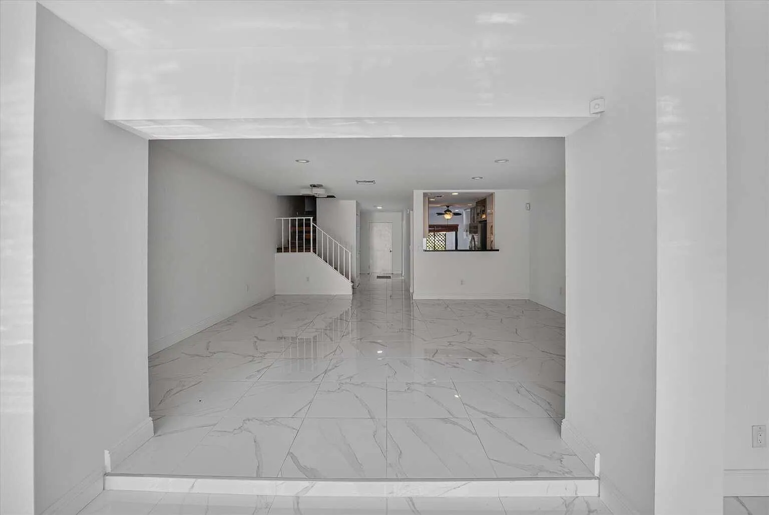 2 bed, 2.5 bath, 1550 sqft, $3,099 — Photo 4