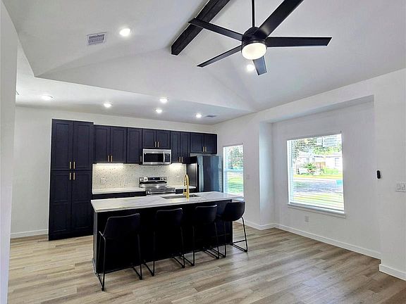 2nd image of 715 Rosedale St