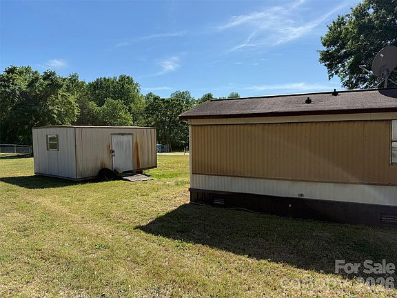 5th image of 281 Phillips Dr