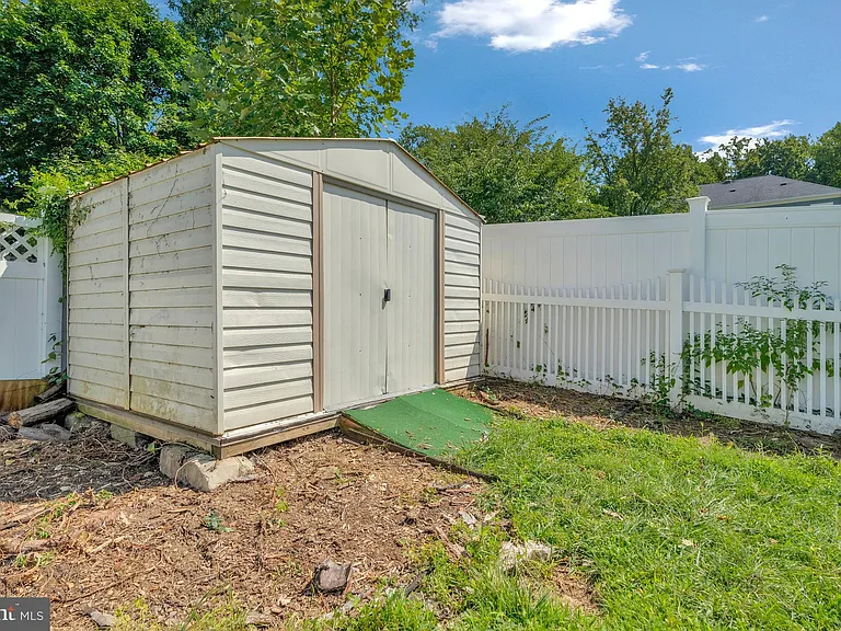 304 Patrick St SW — Photo 42