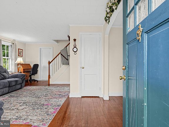 5th image of 104 Harron Ave