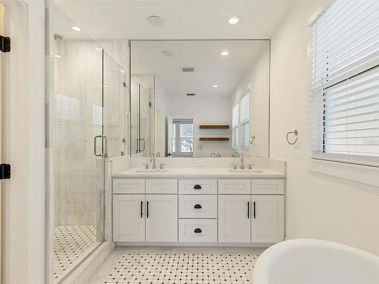 214 E Floribraska Ave — Photo 21