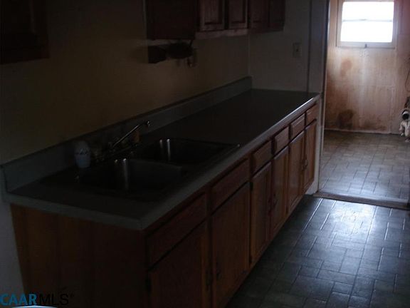 5th image of 2302 Poplar St
