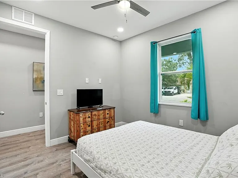 10140 Carolina St — Photo 32