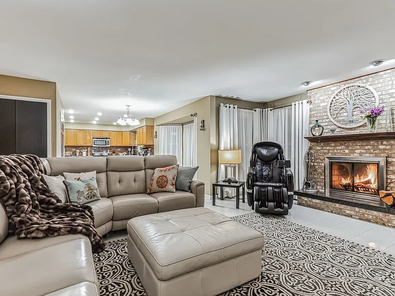 324 Chesapeake Ln — Photo 9
