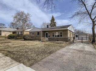 225 S Park St, Westmont, IL