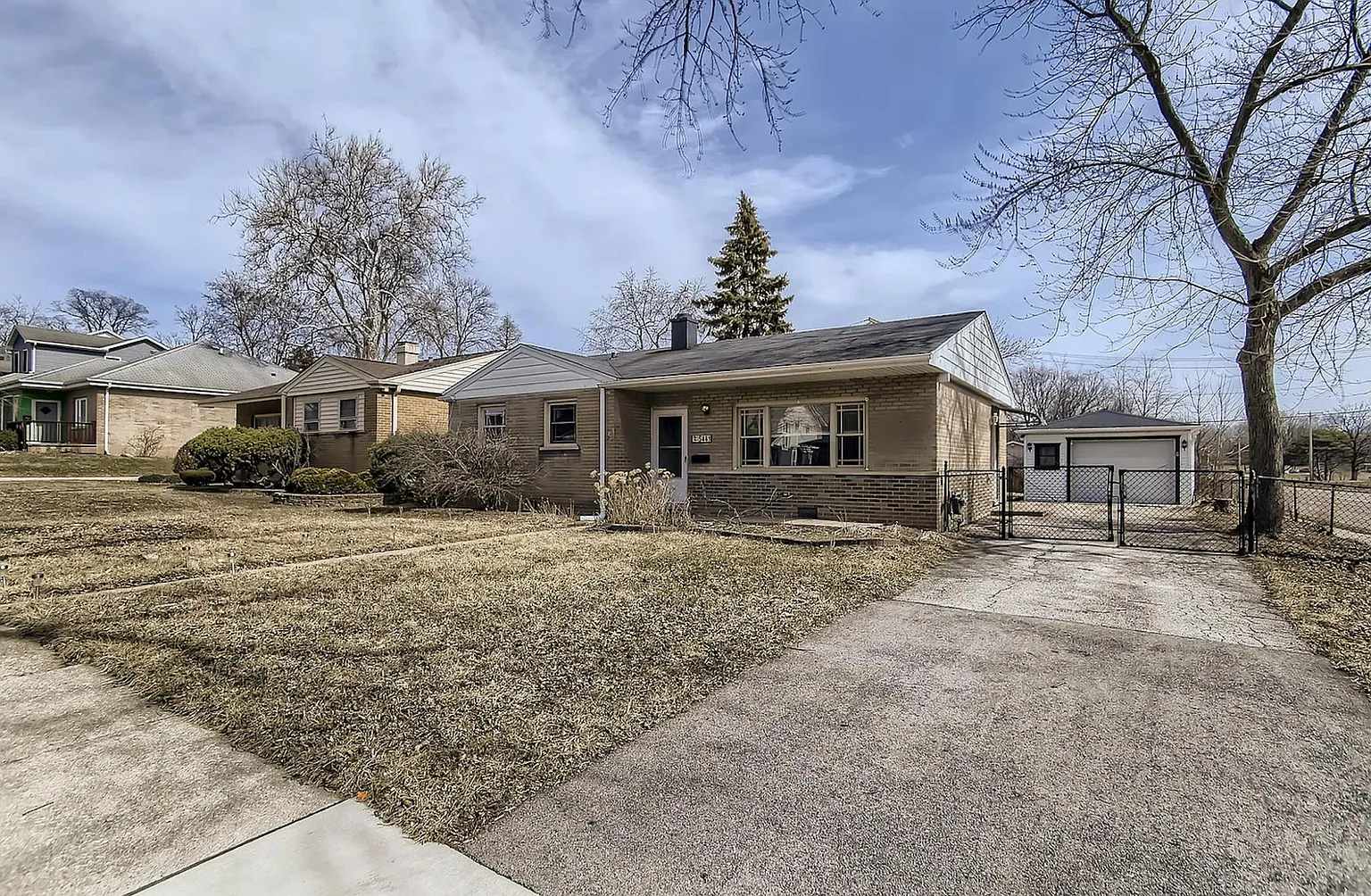 225 S Park St photo 1