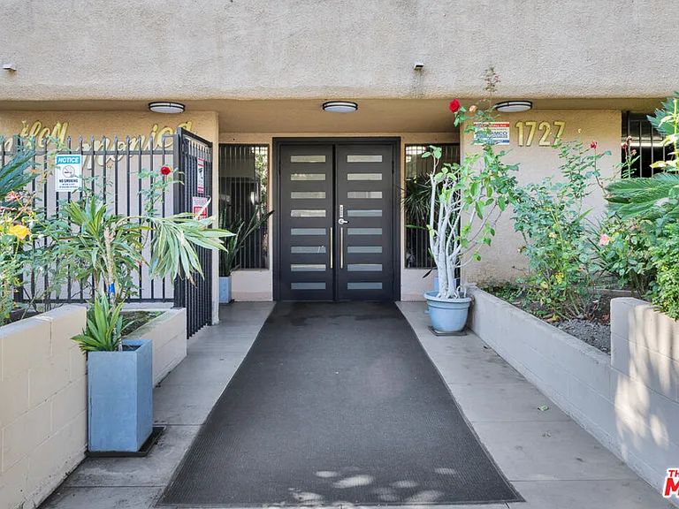 1727 S Bentley Ave #209 — Photo 23