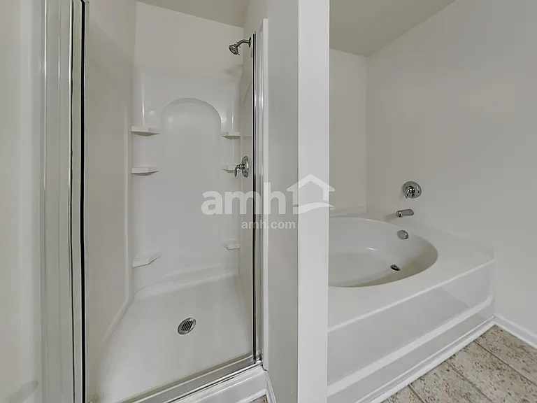 1882 Woodstone Dr — Photo 14