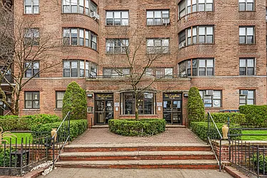 98-76 Queens Boulevard, #6L