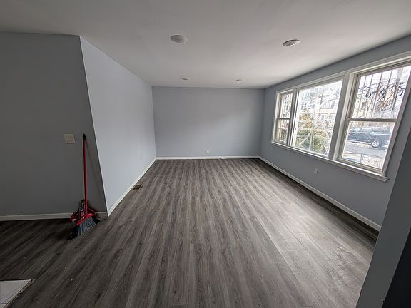 2nd image of 19 Schuyler Ave Floor 3