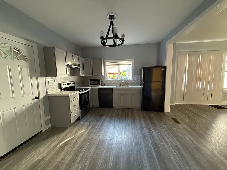 613 Plymouth Pl #1 — Photo 8