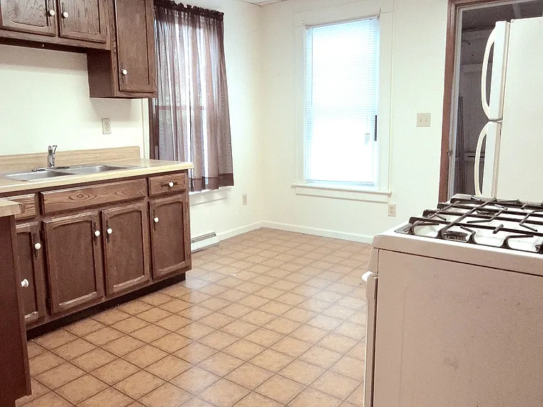 408 N Madison St — Photo 12