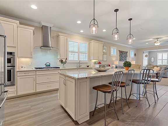 5th image of 518 Cantabria Dr