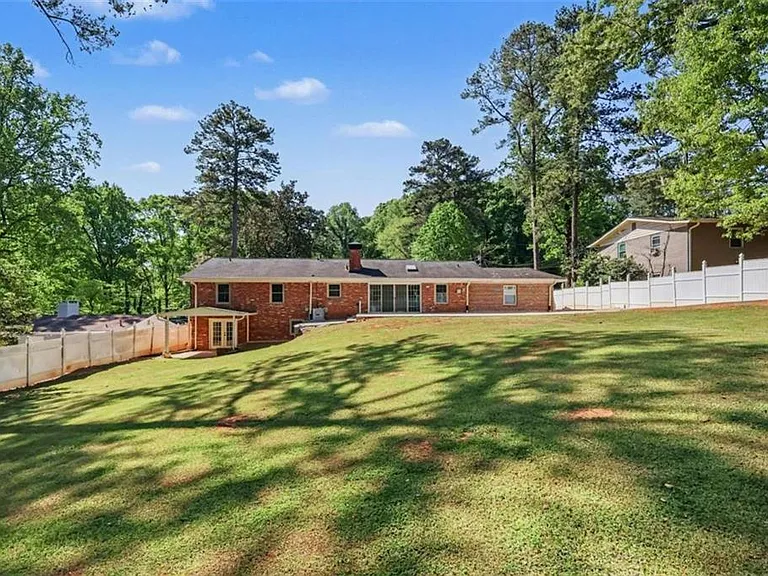 3582 Cloudland Dr — Photo 30