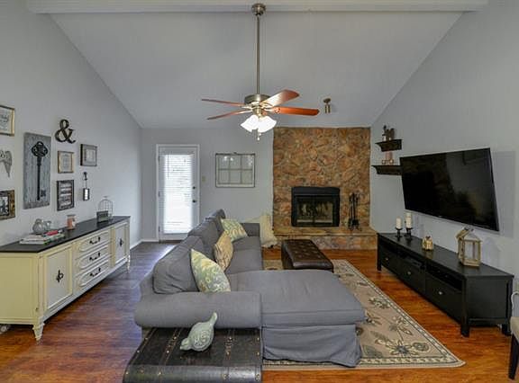 3rd image of 3611 Sandhurst Dr