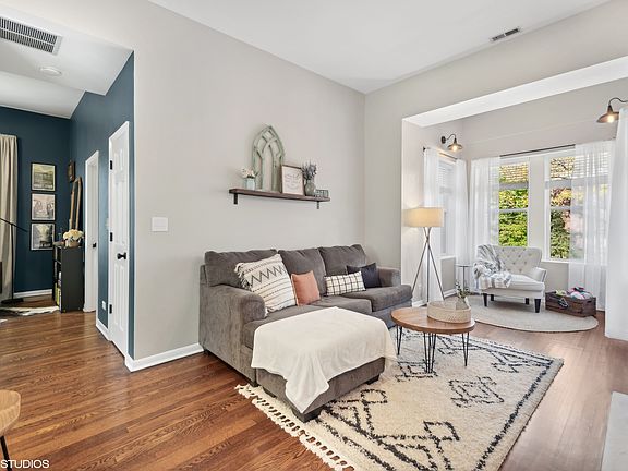 2nd image of 2457 W Leland Ave APT 3W