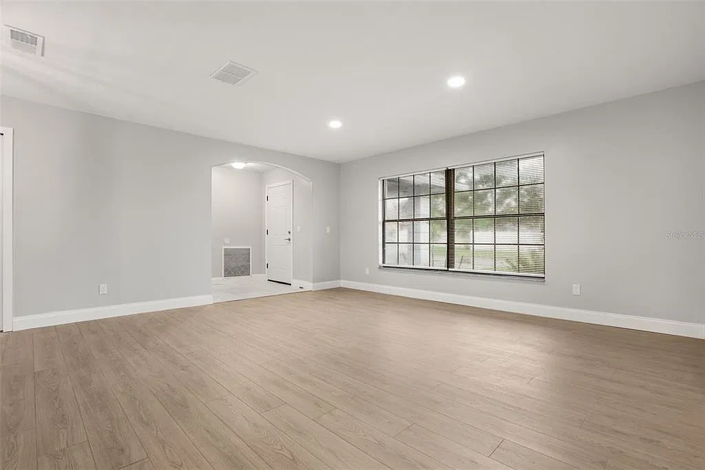 3 bed, 2.0 bath, 1639 sqft, $2,600 — Photo 4