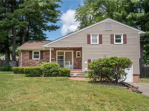 28 Carlyle Road, West Hartford, CT 06117