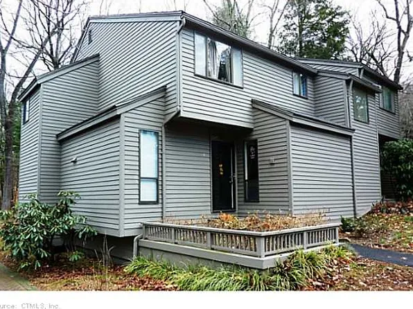 8 Heather Ct, Woodbury, CT 06798