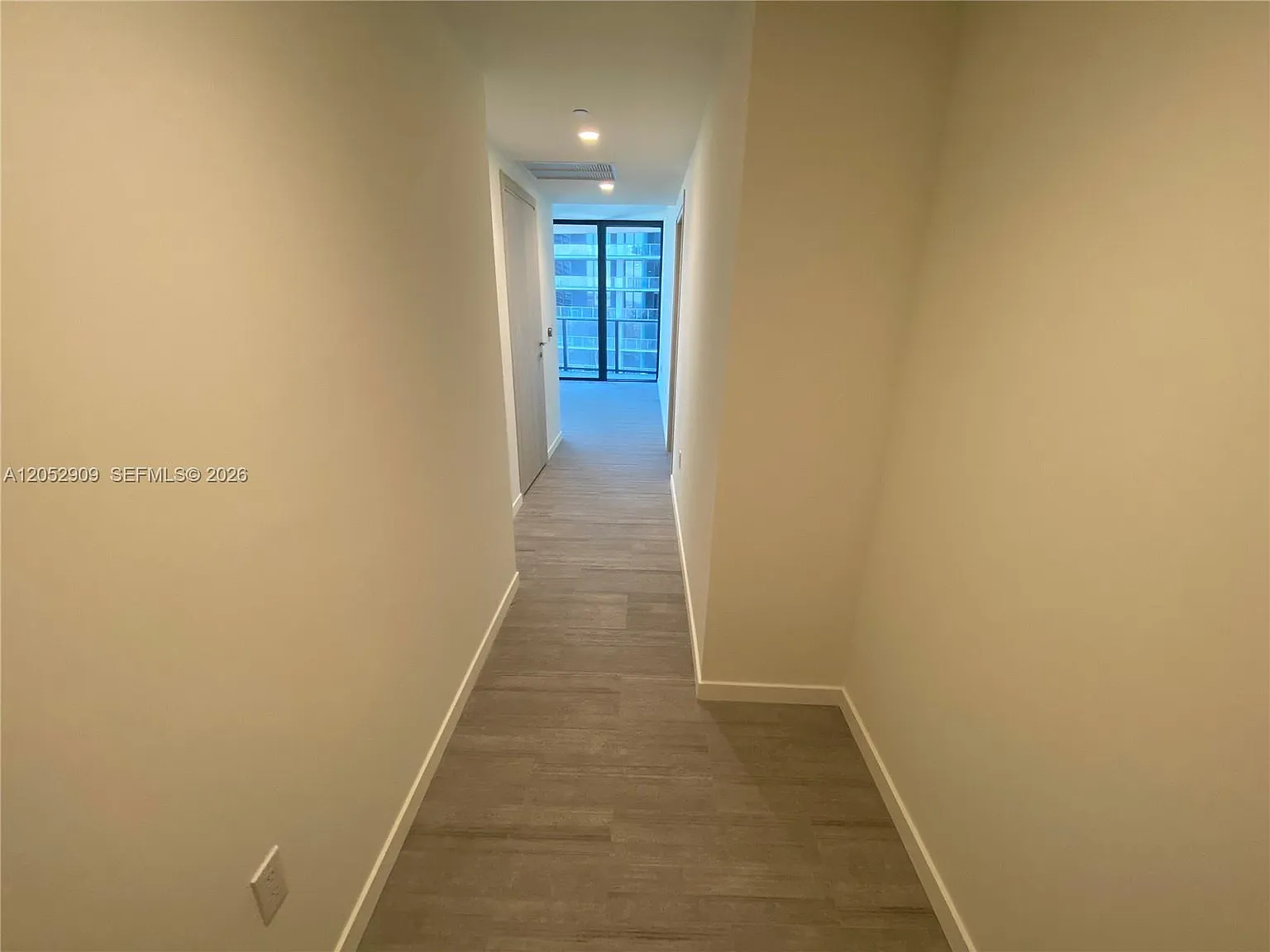 2 bed, 2.5 bath, 1369 sqft, $7,750 — Photo 3