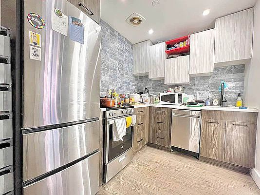 1st image of 885 Putman Ave #2