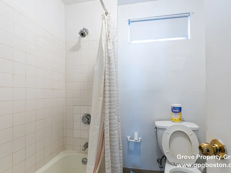 218 W 8th St #2 — Photo 2
