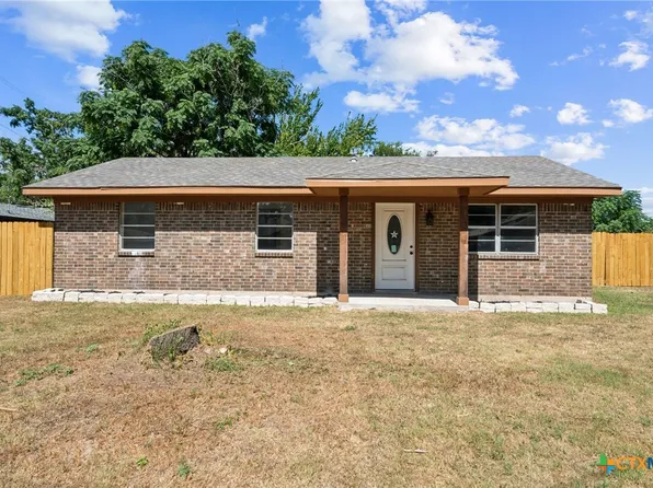 1102 N Austin Ave, Cameron, TX 76520