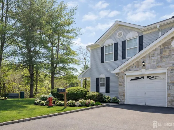 44 Rozalyn Ln, Laurence Harbor, NJ 08879