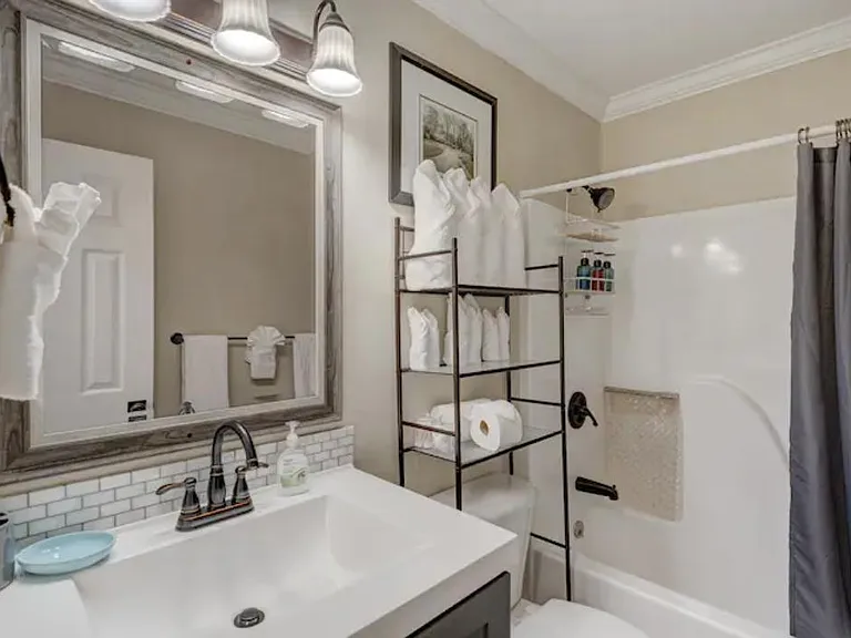 2225 Summit St #3 — Photo 12