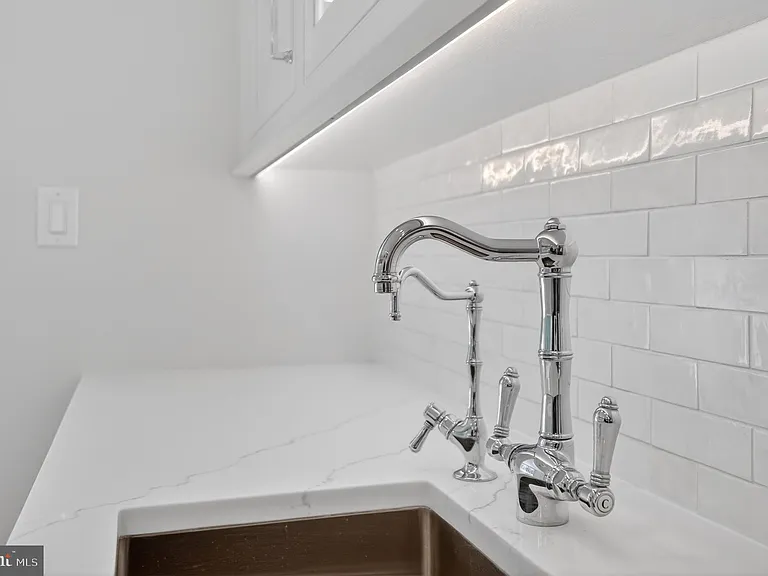 5718 Huntington Pkwy — Photo 39