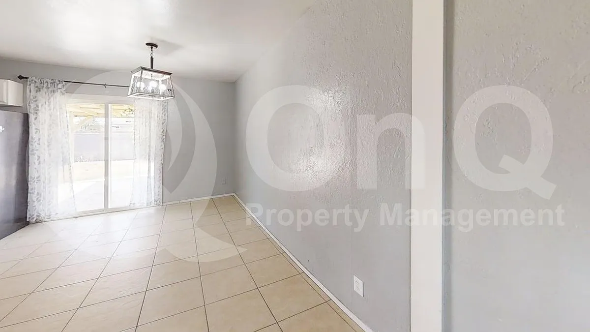 3 bed, 2.0 bath, 1128 sqft, $1,900 — Photo 4