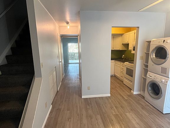 3rd image of 3525 Kenbrooke Ct