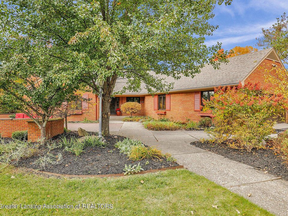 1st image of 240 Winterberry Ln